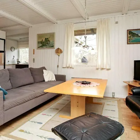 Three-bedroom In 4 *