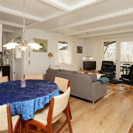 Three-bedroom In 4 Laeso